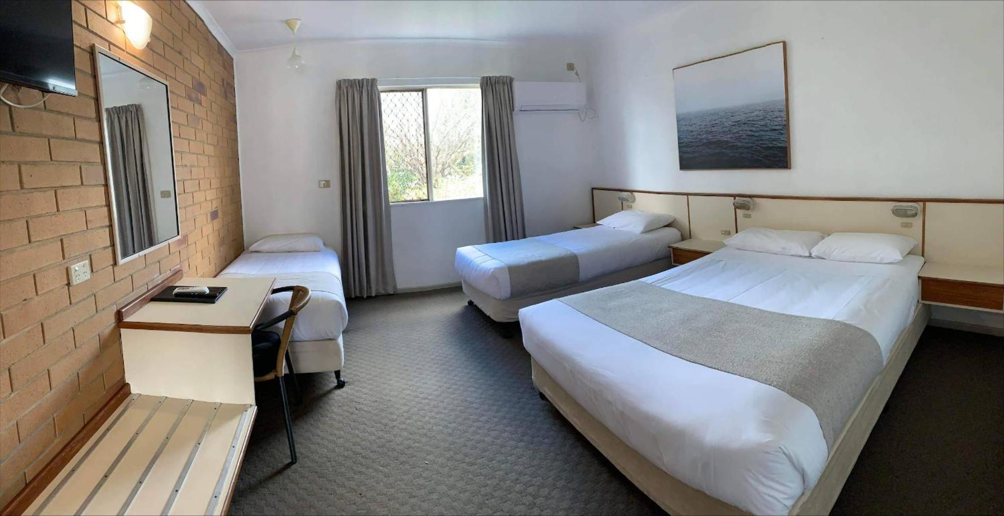 Wild Scotsman Motor Inn Gin Gin Qld Exterior photo