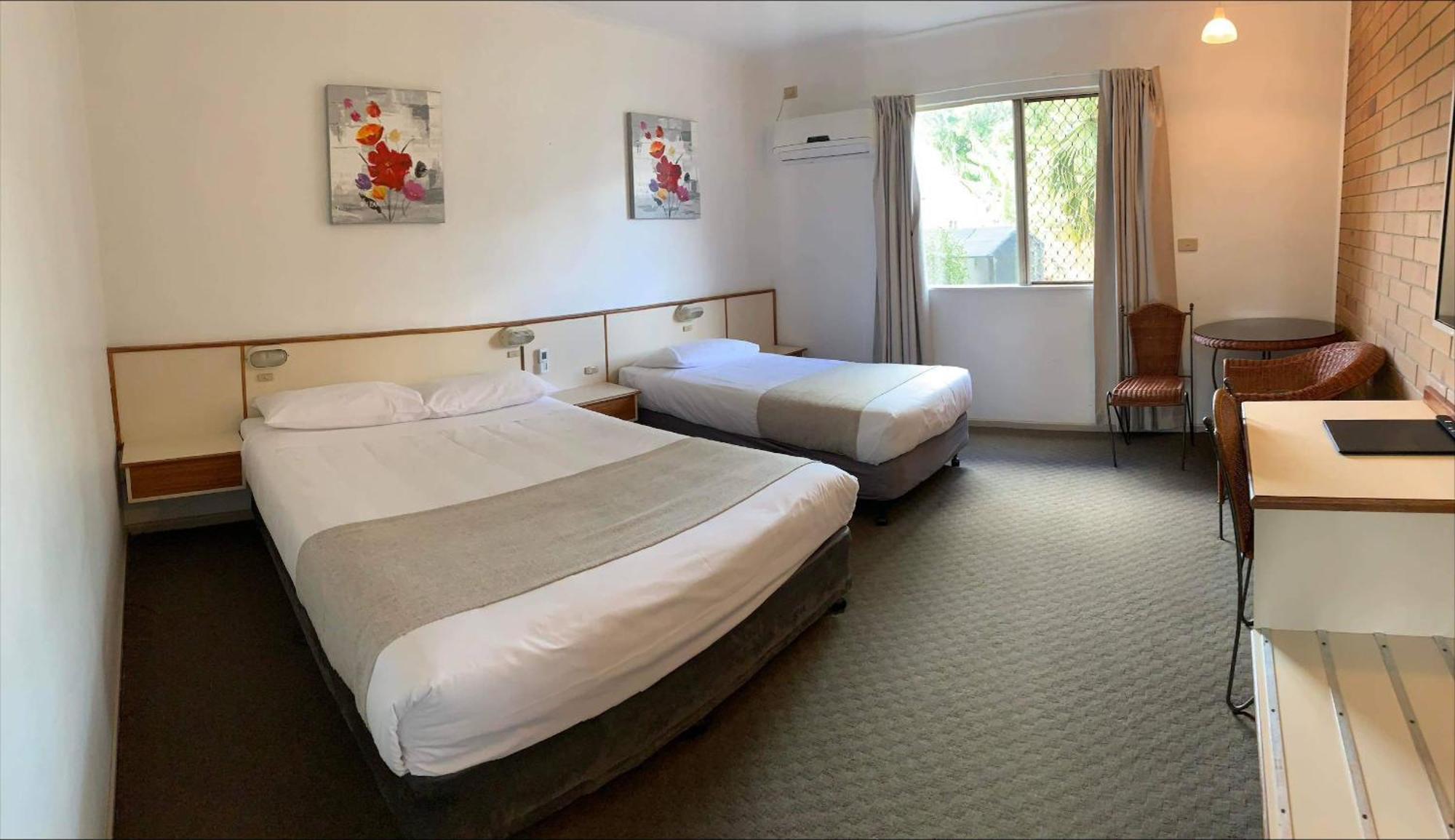 Wild Scotsman Motor Inn Gin Gin Qld Exterior photo