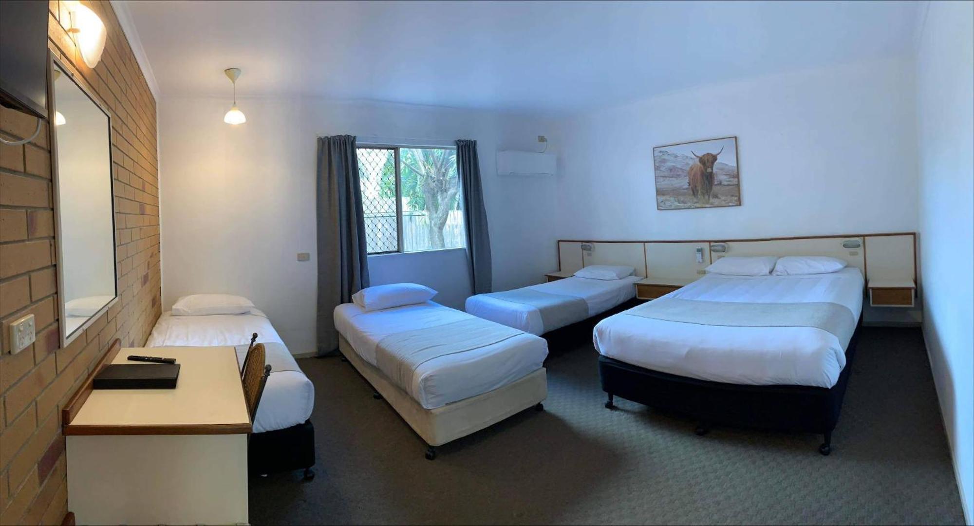 Wild Scotsman Motor Inn Gin Gin Qld Exterior photo