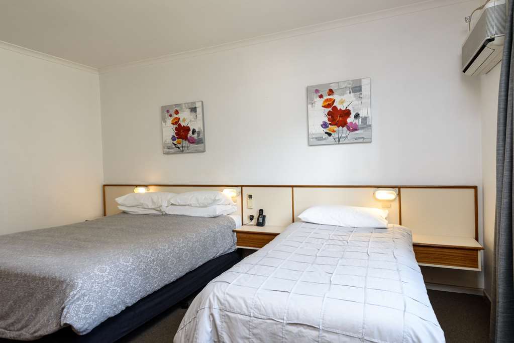 Wild Scotsman Motor Inn Gin Gin Qld Room photo