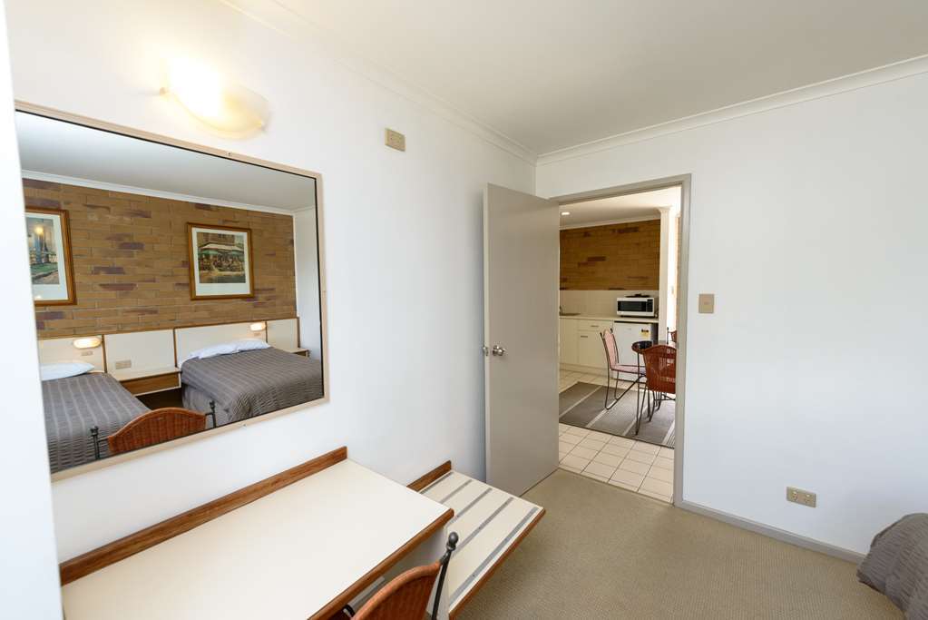 Wild Scotsman Motor Inn Gin Gin Qld Room photo